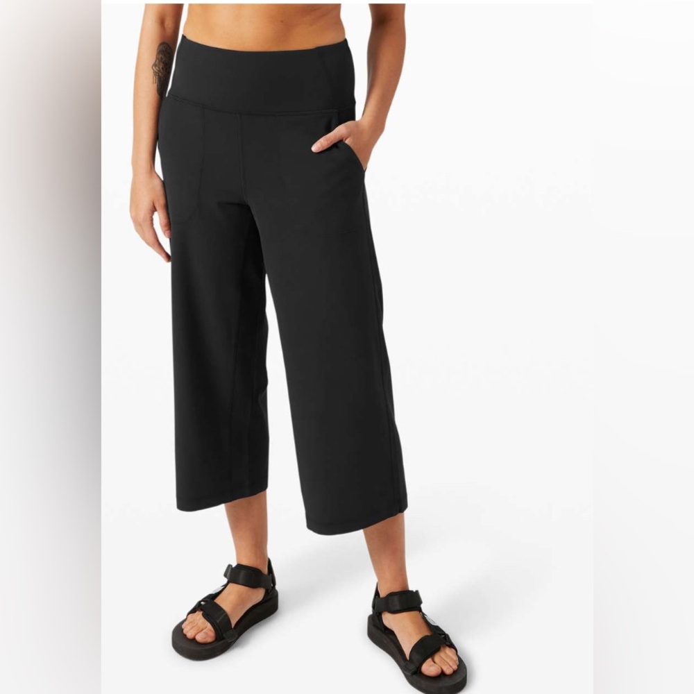 Lululemon wide leg Align Crop